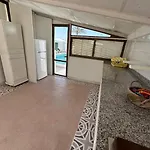 Con Piscina Privada En *