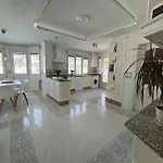 Con Piscina Privada En
