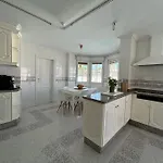 Con Piscina Privada En *