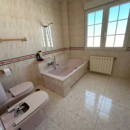 别墅 Con Piscina Privada En 托雷维耶哈